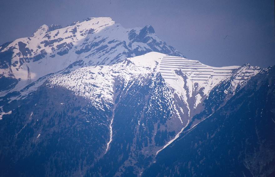 Ein Bild, das Natur, Berg, Gebirgszug, Gipfel enthält.

Automatisch generierte Beschreibung